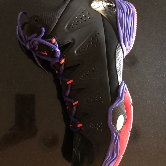 Carmelo Anthony signed Knicks game sneaker - Picture 2 of 8